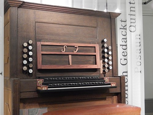 Musée Bach - Console de l'orgue de St Jean
